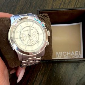 Michael Kors Oversized Runway watch !